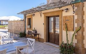 Casamari nel centro di Marzamemi